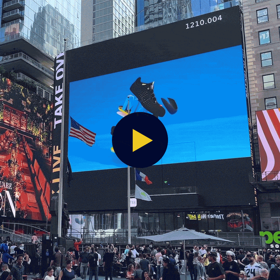 GIF видеоролика MODULO, воспроизводимого на Таймс-сквер
